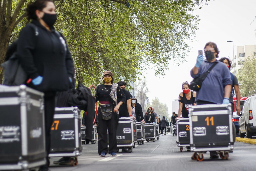 “Los primeros en parar y los últimos en volver”: Trabajadores del Arte y Espectáculo protestan en La Moneda